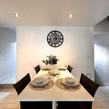 Cozy In - 150 M From The Castle アパート フォンテーヌブロー