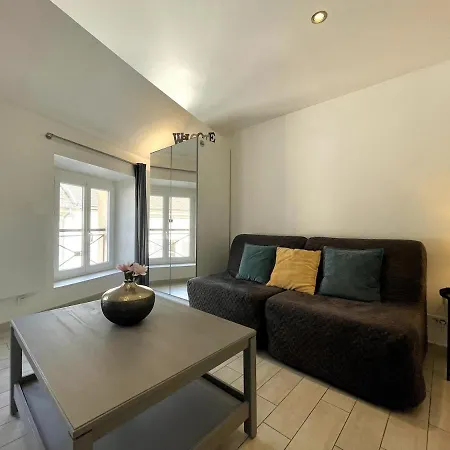 Cozy In - 150 M From The Castle *