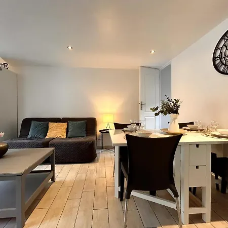 Cozy In - 150 M From The Castle *