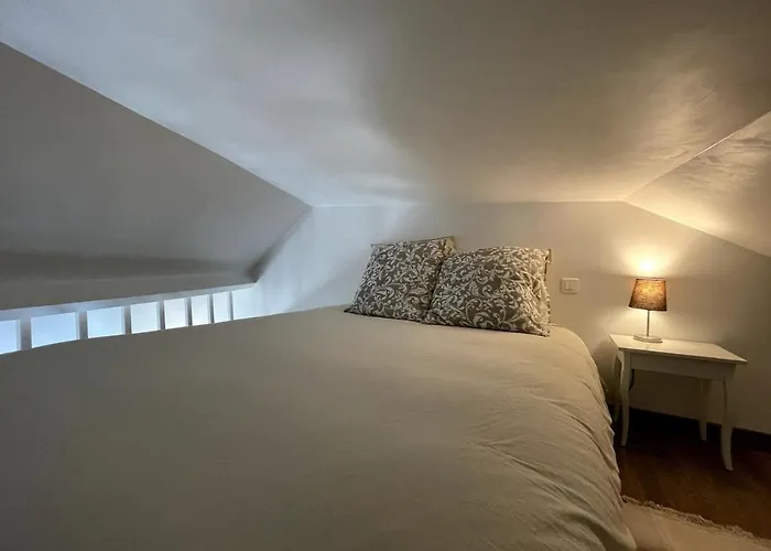 Cozy In - 150 M From The Castle