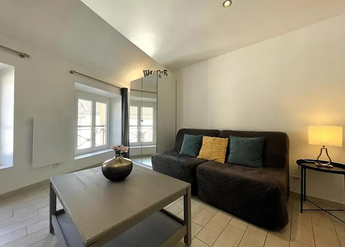 Cozy In - 150 M From The Castle *