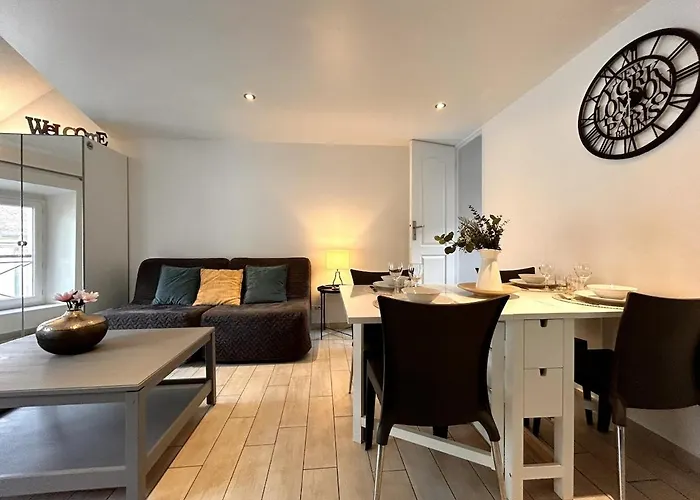 Cozy In - 150 M From The Castle *